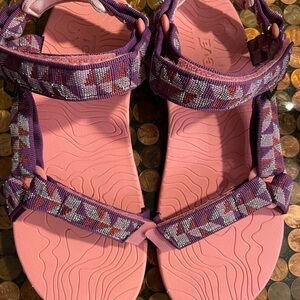 Girl kids TEVA sandals pink Size 5